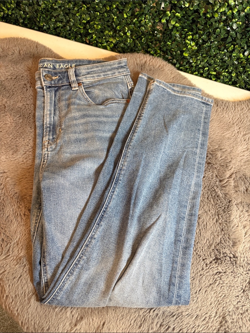 American Eagle Light Wash Mom Jeans Size 4
